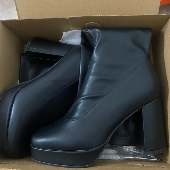Shoes - Elegant Black Women's Ankle Boots
